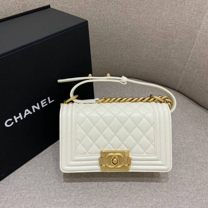 20230720_i1689861277_5519_0.jpg CHANEL Le Boy White - fake chanel boy white front view