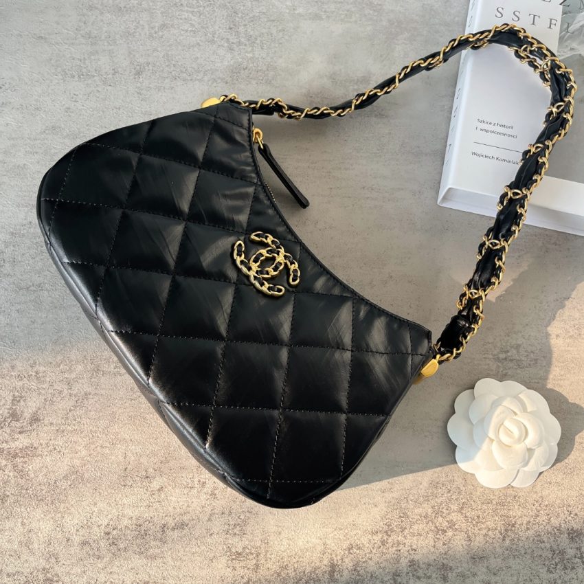 49573_g2 CHANEL 23k armpit bag small - chanel armpit bag small replica detail 2