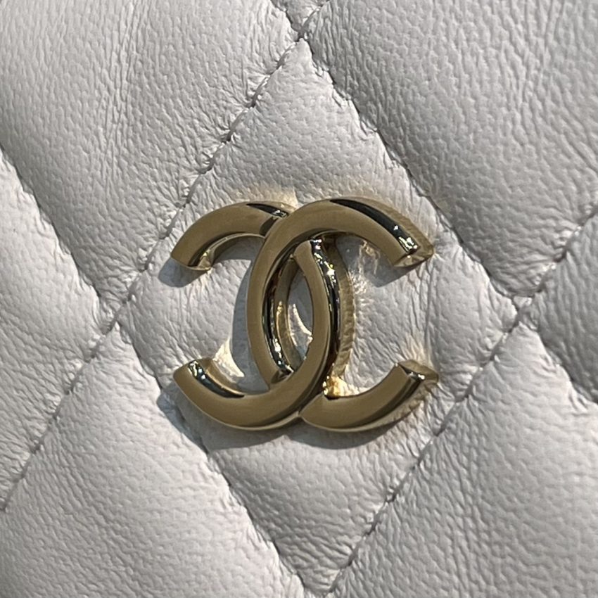 49650_g5 CHANEL 23c Pouch White - chanel pouch white replica detail 5