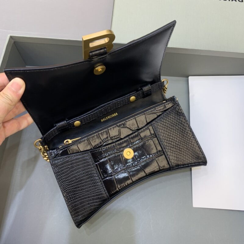 balenciaga-hourglass-on-chain-black-gallery-1