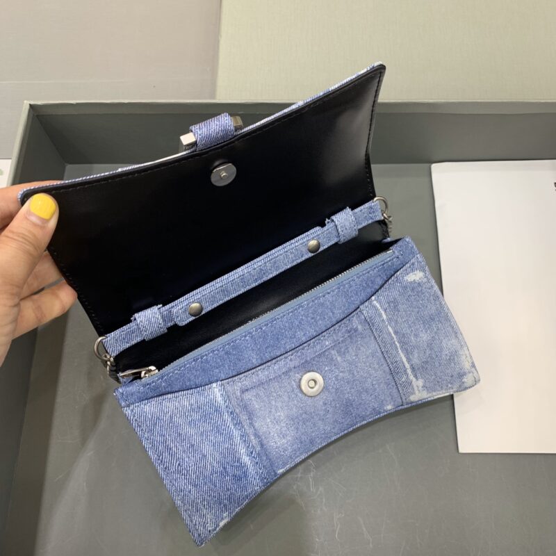 balenciaga-hourglass-on-chain-denim-gallery-4