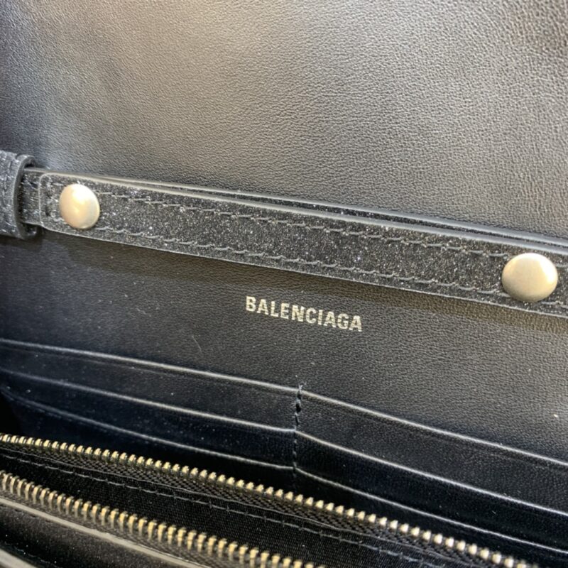 balenciaga-hourglass-on-chain-shine-black-gallery-1