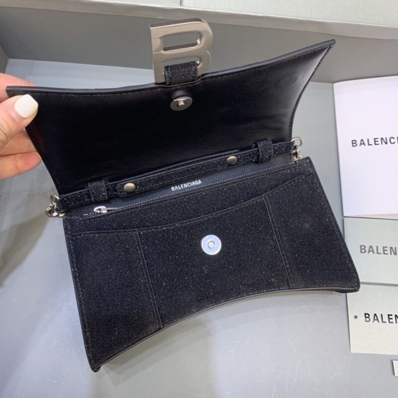 balenciaga-hourglass-on-chain-shine-black-gallery-4