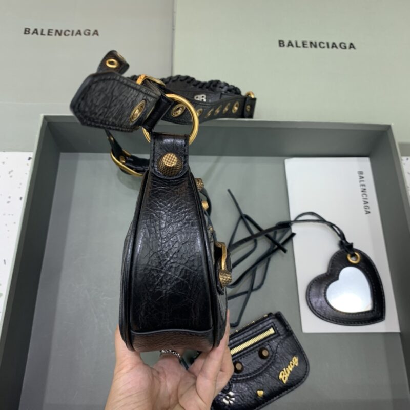 balenciaga-le-cagole-black-gallery-1