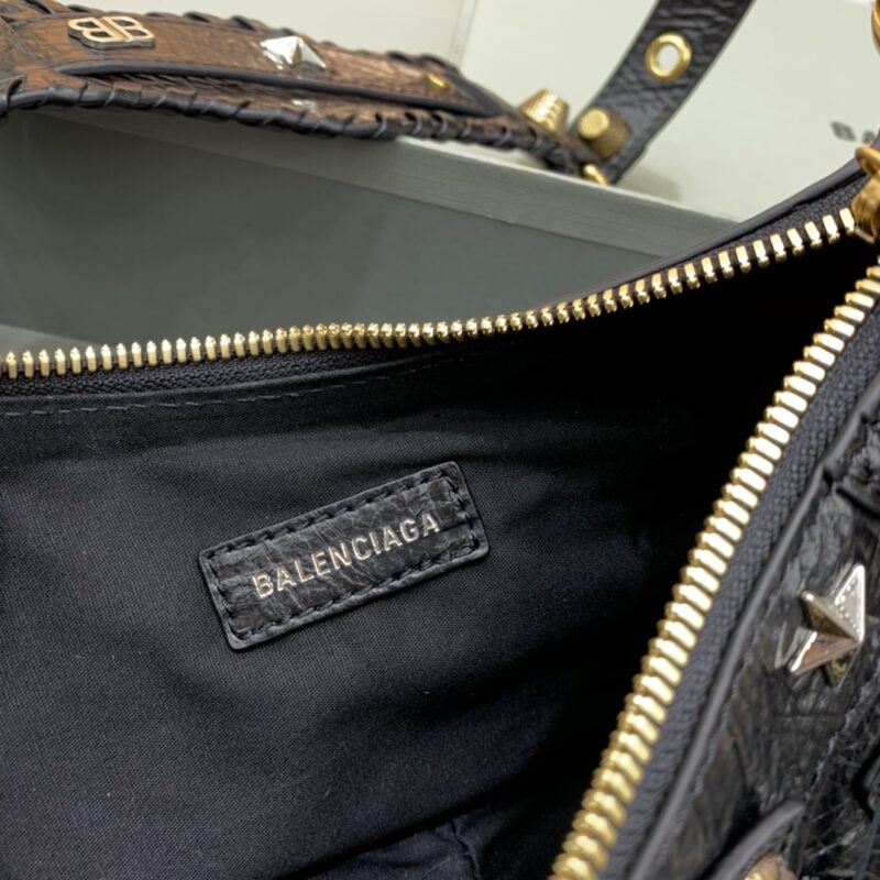balenciaga-le-cagole-black-gallery-3
