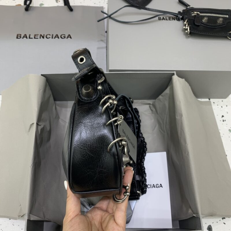 balenciaga-le-cagole-black-silver-gallery-4