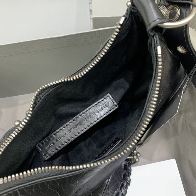 balenciaga-le-cagole-black-silver-gallery-6
