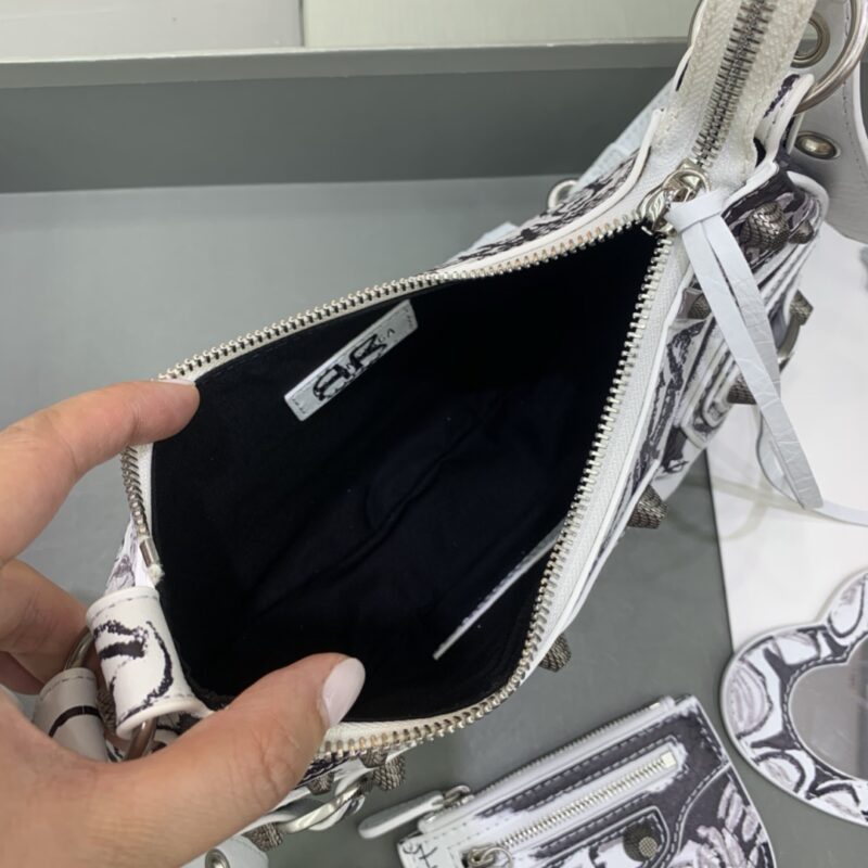 balenciaga-le-cagole-graffiti-white-gallery-4