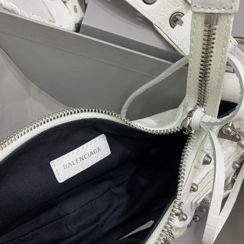 balenciaga-le-cagole-white-gallery-4