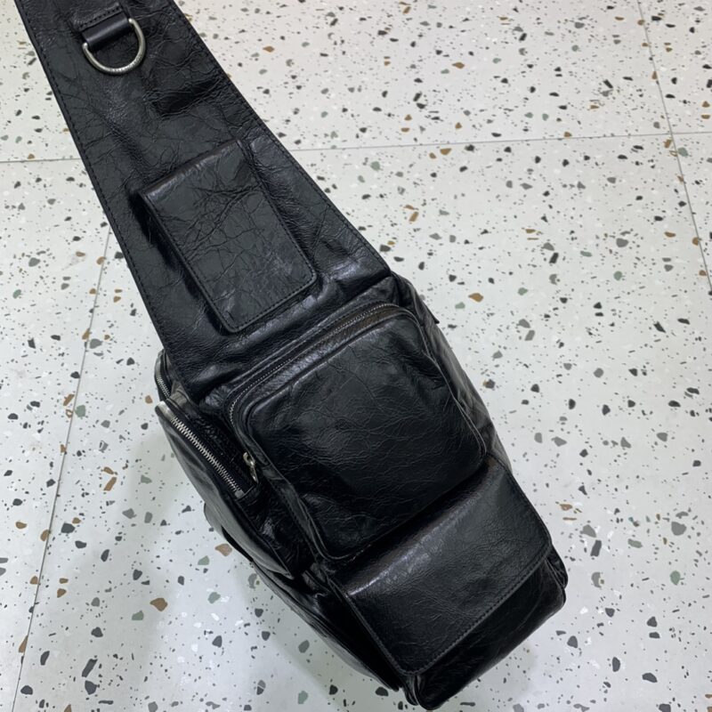 balenciaga-superbusy-large-black-gallery-6