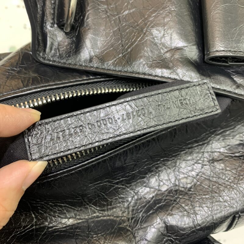 balenciaga-superbusy-small-black-gallery-3