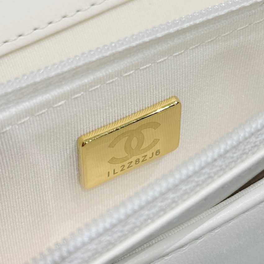 chanel-19-wallet-on-chain-white-gallery-11 CHANEL 19 Wallet on Chain White - chanel wallet on chain dupe detail 20