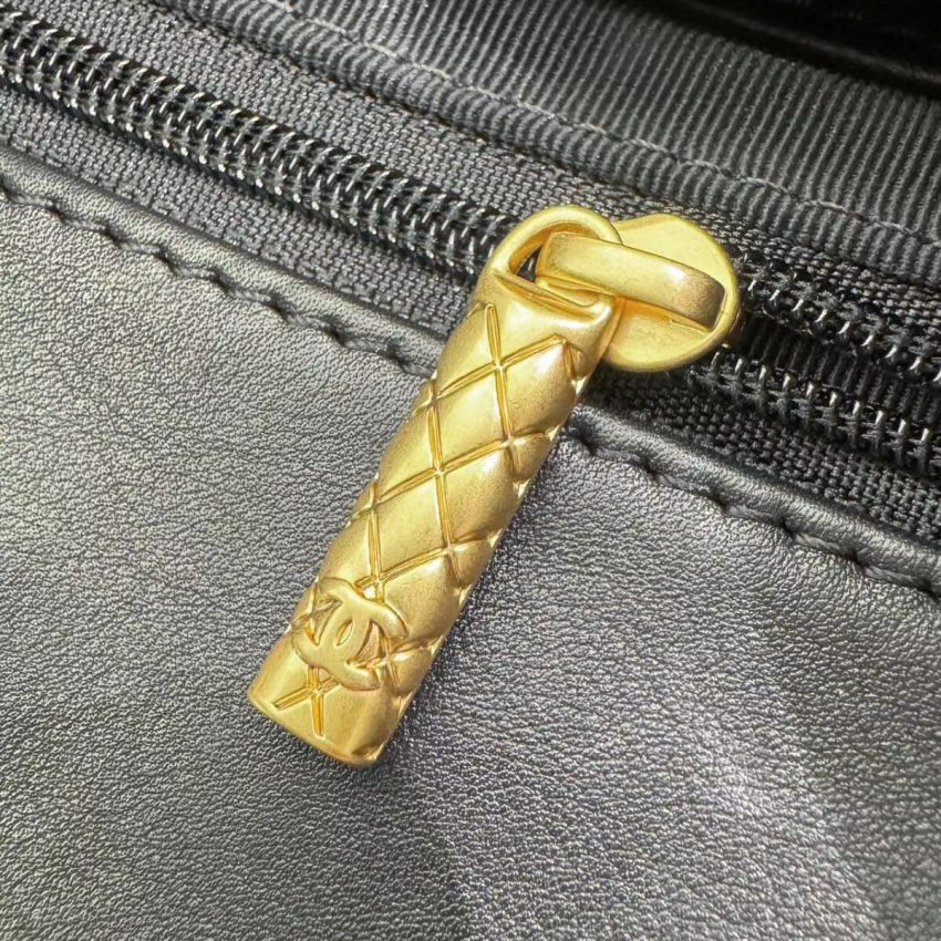 CHANEL 23A Hobo Bag - chanel hobo replica detail 12
