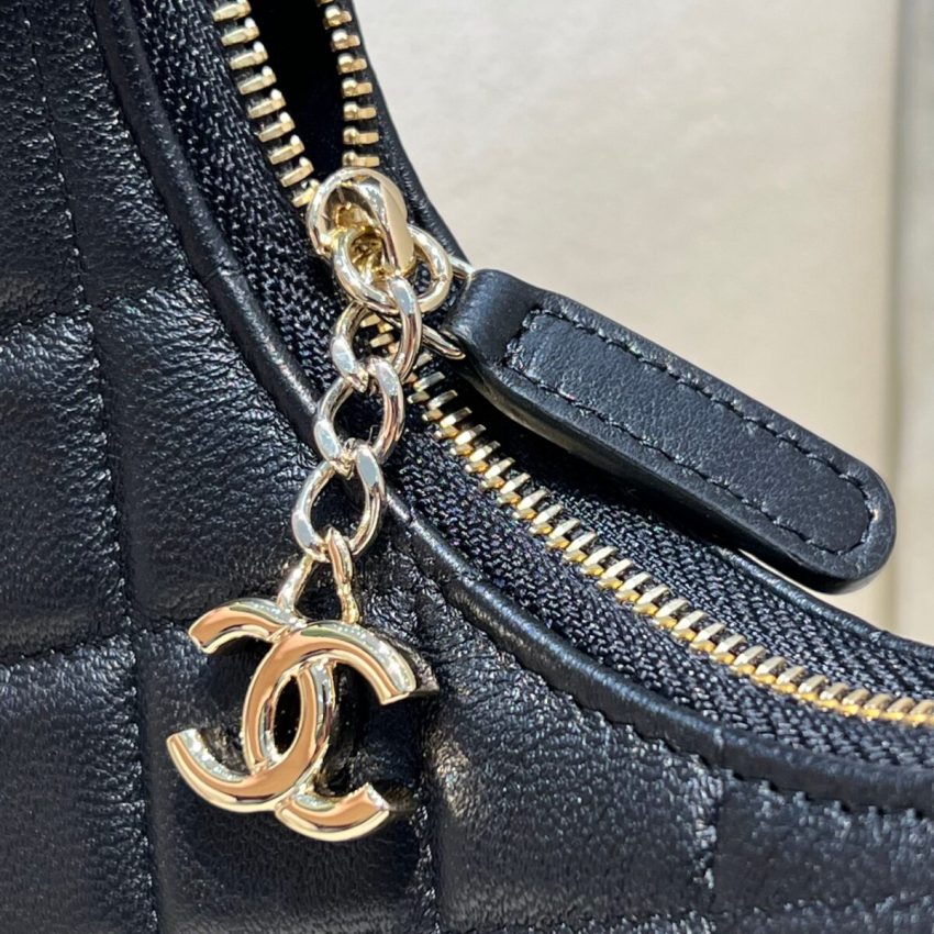 chanel-23p-chain-around-crescent-hobo-gallery-3 CHANEL 23P Chain Around Crescent Hobo - chanel hobo bag dupe detail 4