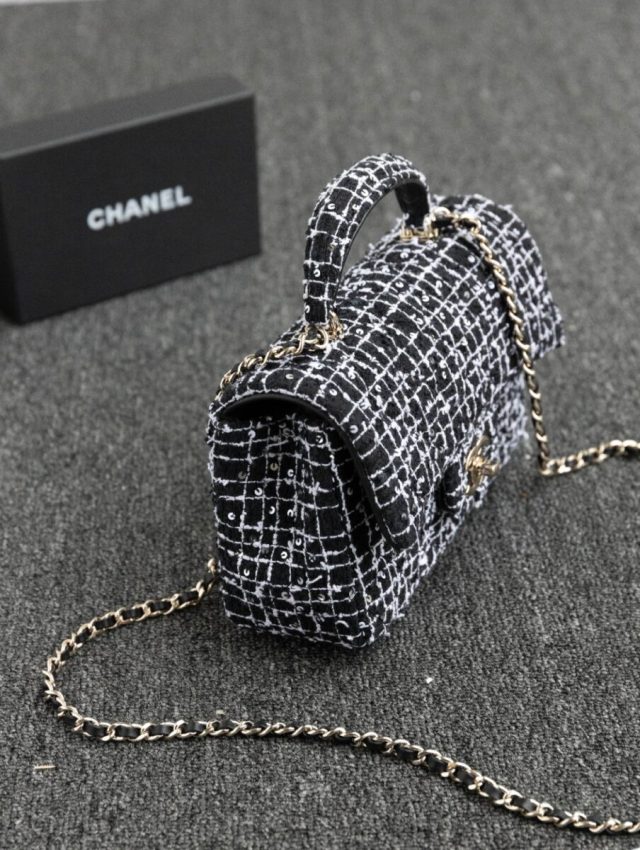 chanel-24p-tweed-black-and-white-gallery-2 CHANEL 24p Tweed Black and White - chanel tweed crossbody dupe detail 2