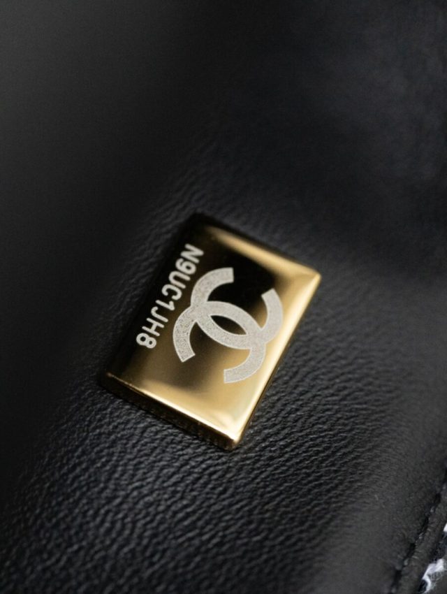 chanel-24p-tweed-black-and-white-gallery-8 CHANEL 24p Tweed Black and White - chanel tweed crossbody dupe detail 14