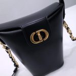 dior-30-montaigne-amber-chain-black-gallery-1