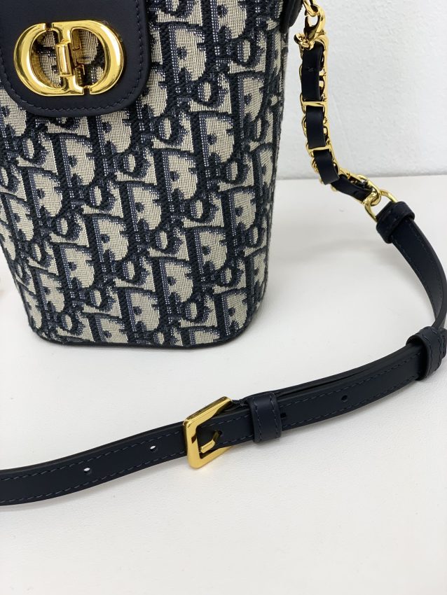 dior-30-montaigne-amber-chain-gallery-3