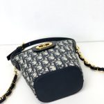 dior-30-montaigne-amber-chain-gallery-4