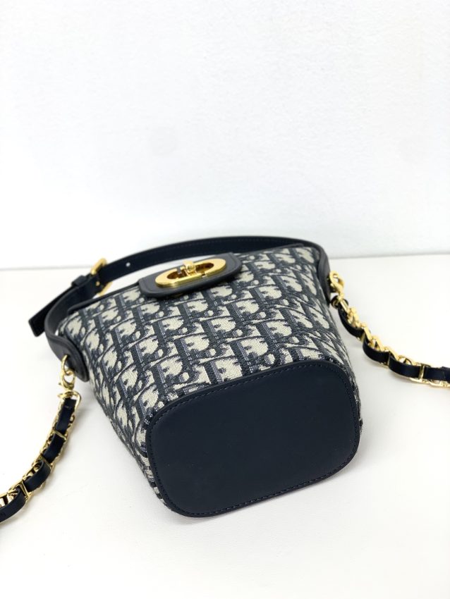 dior-30-montaigne-amber-chain-gallery-4