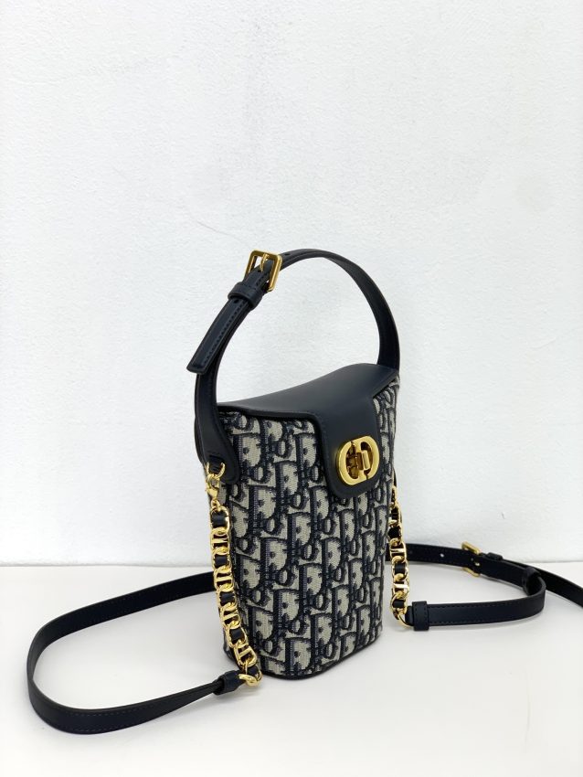 dior-30-montaigne-amber-chain-gallery-6