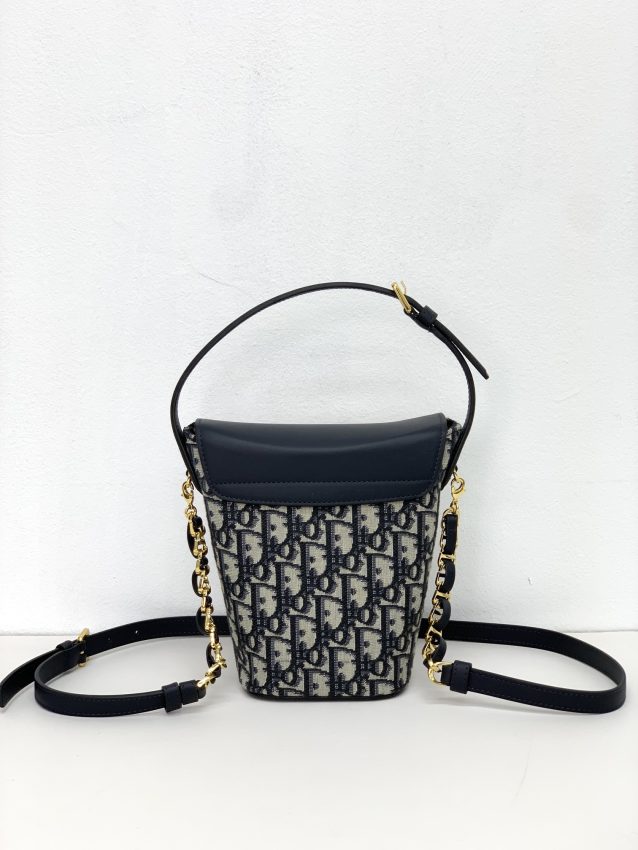 dior-30-montaigne-amber-chain-gallery-7