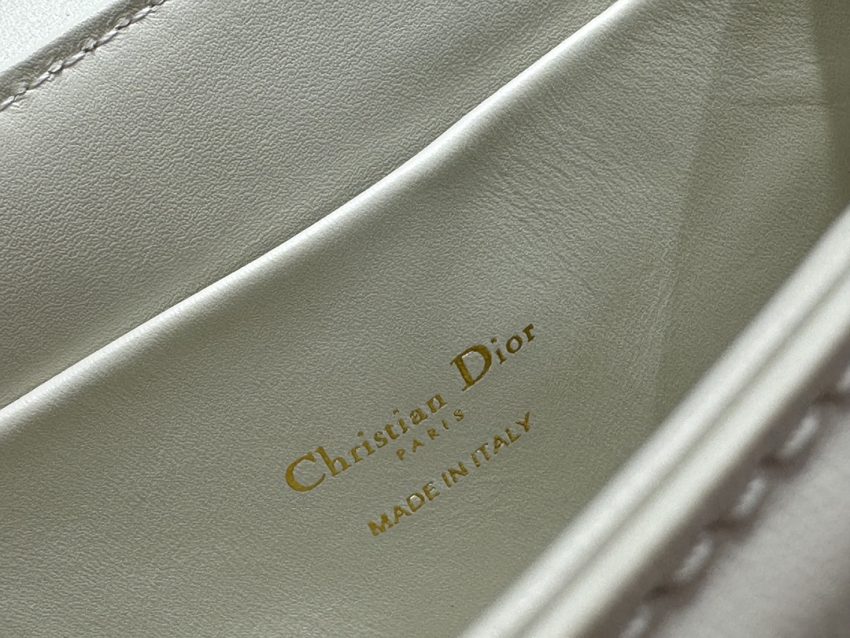 dior-30-montaigne-avenue-top-handle-white-gallery-3