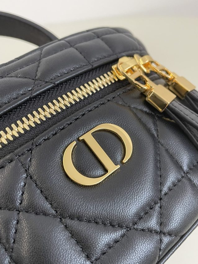 dior-30-montaigne-vanity-black-gallery-1