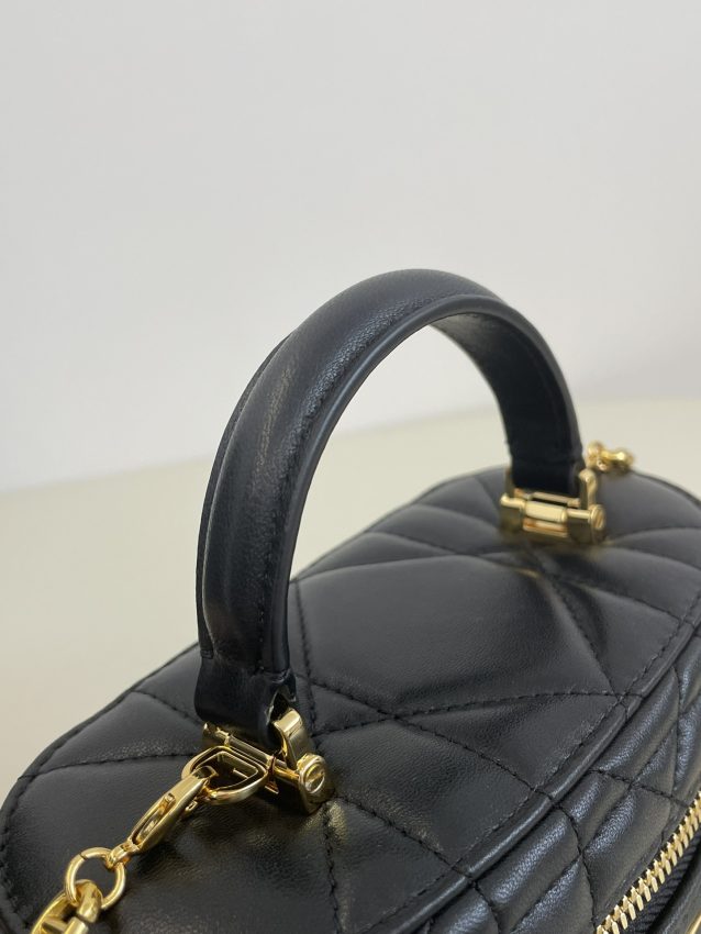 dior-30-montaigne-vanity-black-gallery-4