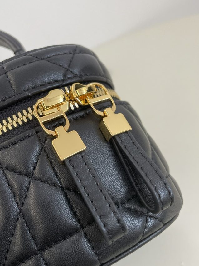 dior-30-montaigne-vanity-black-gallery-5