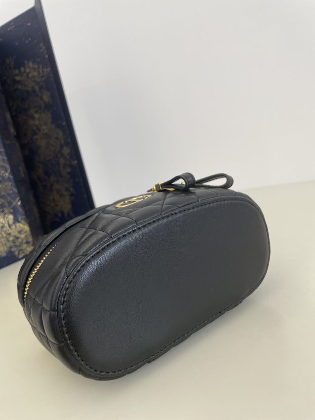 dior-30-montaigne-vanity-black-gallery-6