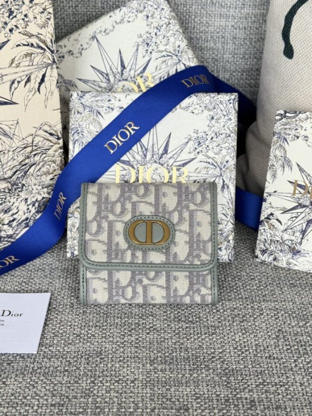 dior-30-montaigne-wallet-gallery-1