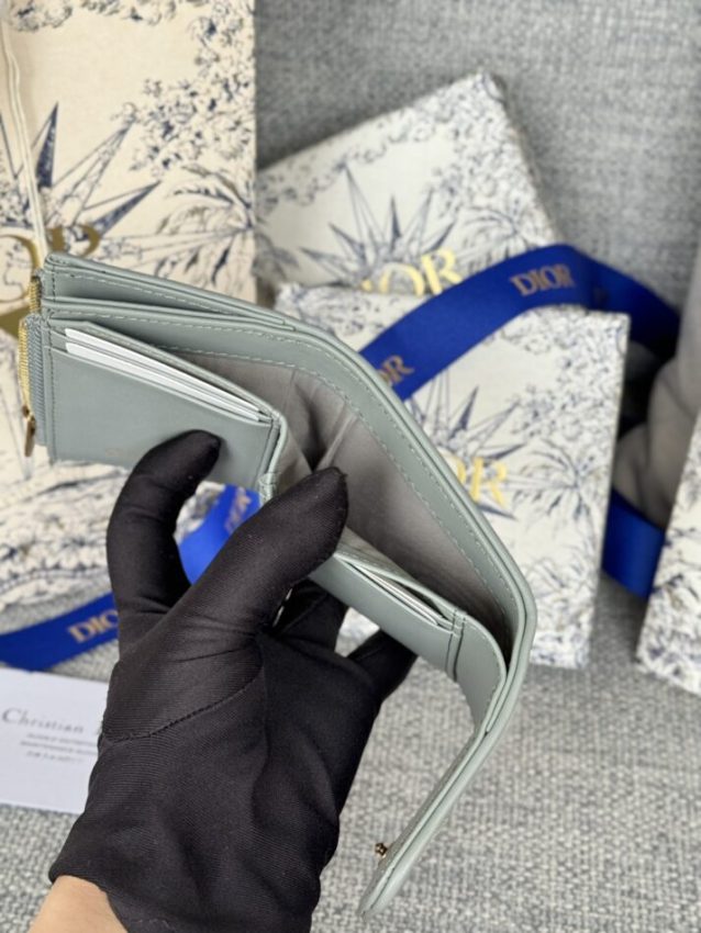 dior-30-montaigne-wallet-gallery-5