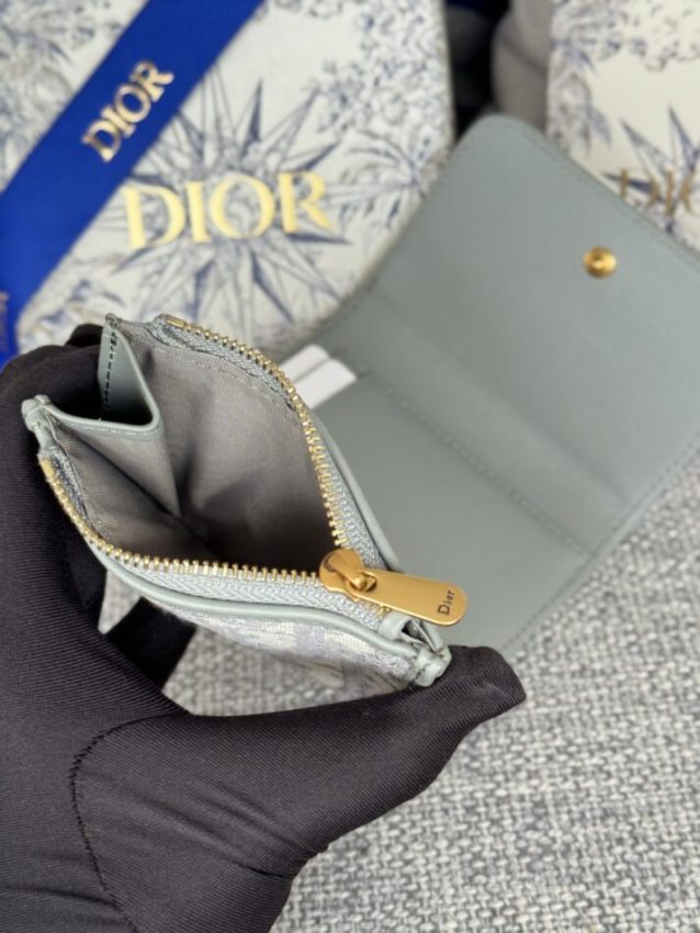 dior-30-montaigne-wallet-gallery-7