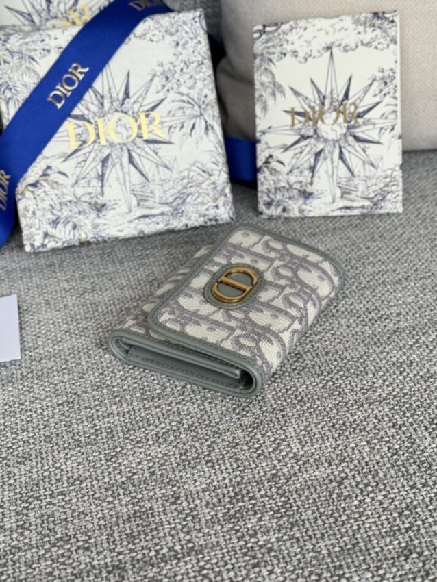 dior-30-montaigne-wallet-gallery-9