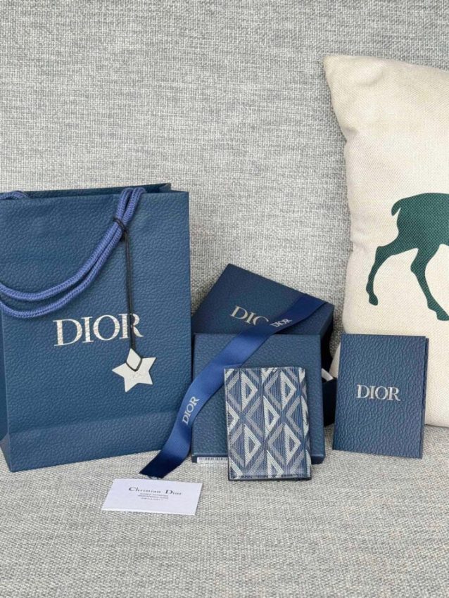dior-bi-fold-card-holder-4-colors-gallery-5