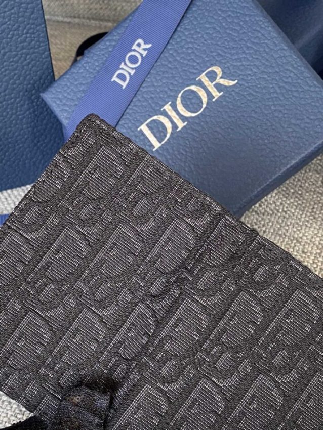 dior-bi-fold-card-holder-black-gallery-3