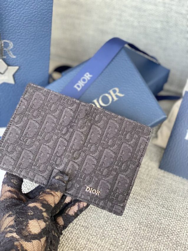 dior-bi-fold-card-holder-black-gallery-4