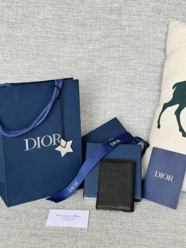 dior-bi-fold-card-holder-gallery-2