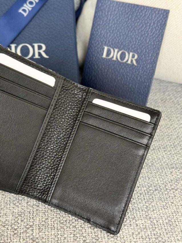 dior-bi-fold-card-holder-gallery-5