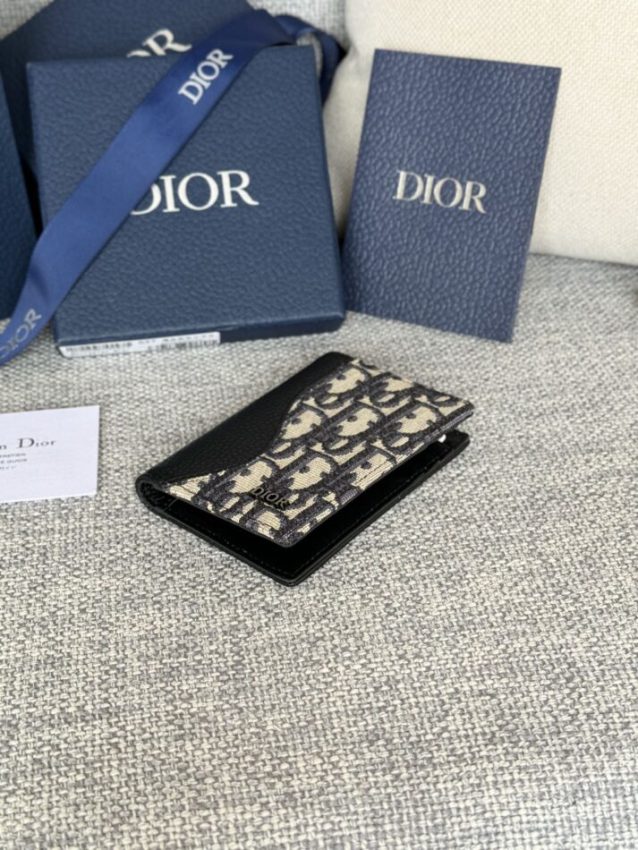 dior-bi-fold-card-holder-gallery-7