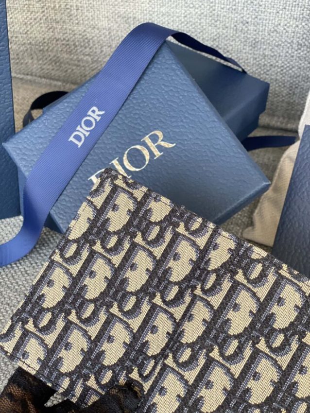 dior-bi-fold-card-holder-oblique-white-gallery-7