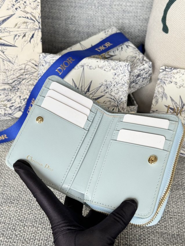 dior-caro-patent-wallet-gallery-4