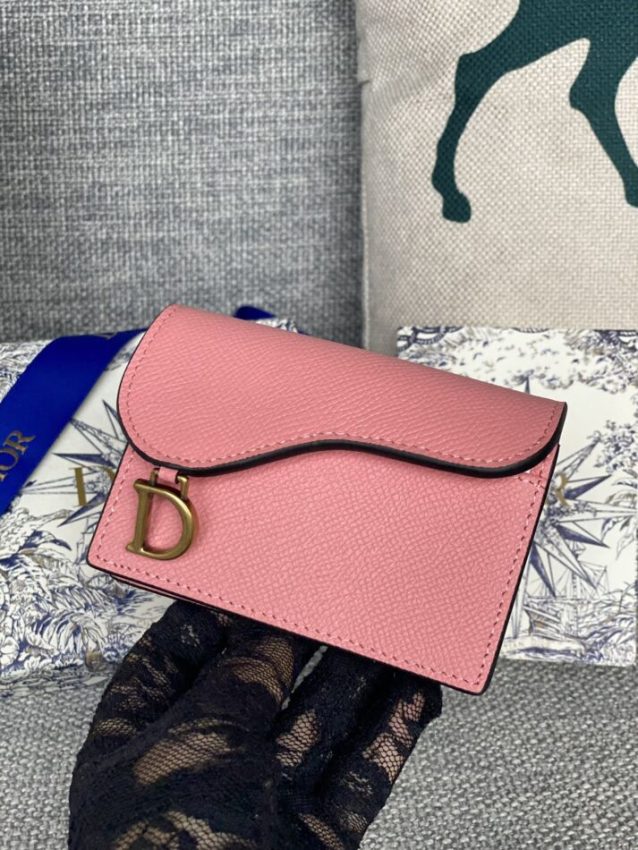 dior-saddle-flap-card-holder-gallery-1