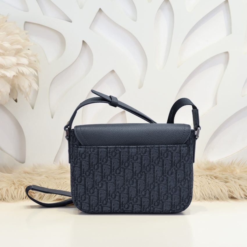 dior-saddle-messenger-bag-oblique-black-gallery-7