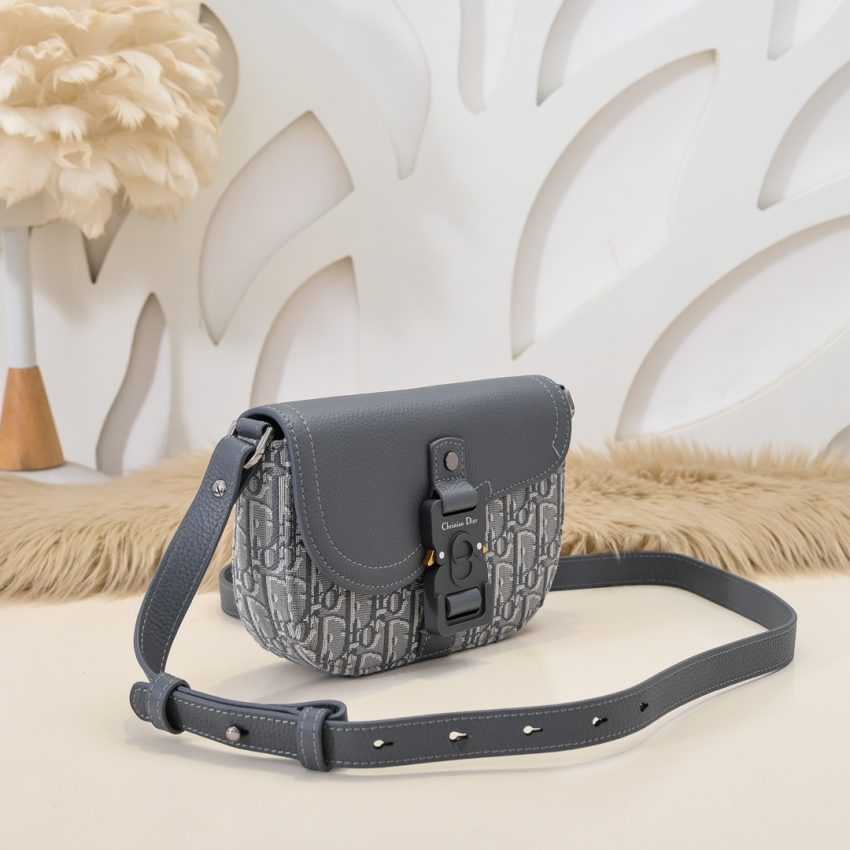 dior-saddle-messenger-bag-oblique-grey-gallery-1