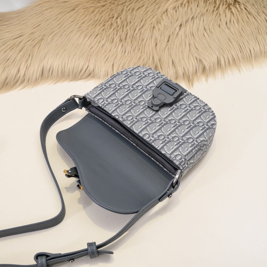 dior-saddle-messenger-bag-oblique-grey-gallery-4
