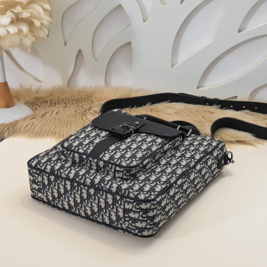 dior-saddle-shopping-tote-oblique-gallery-1
