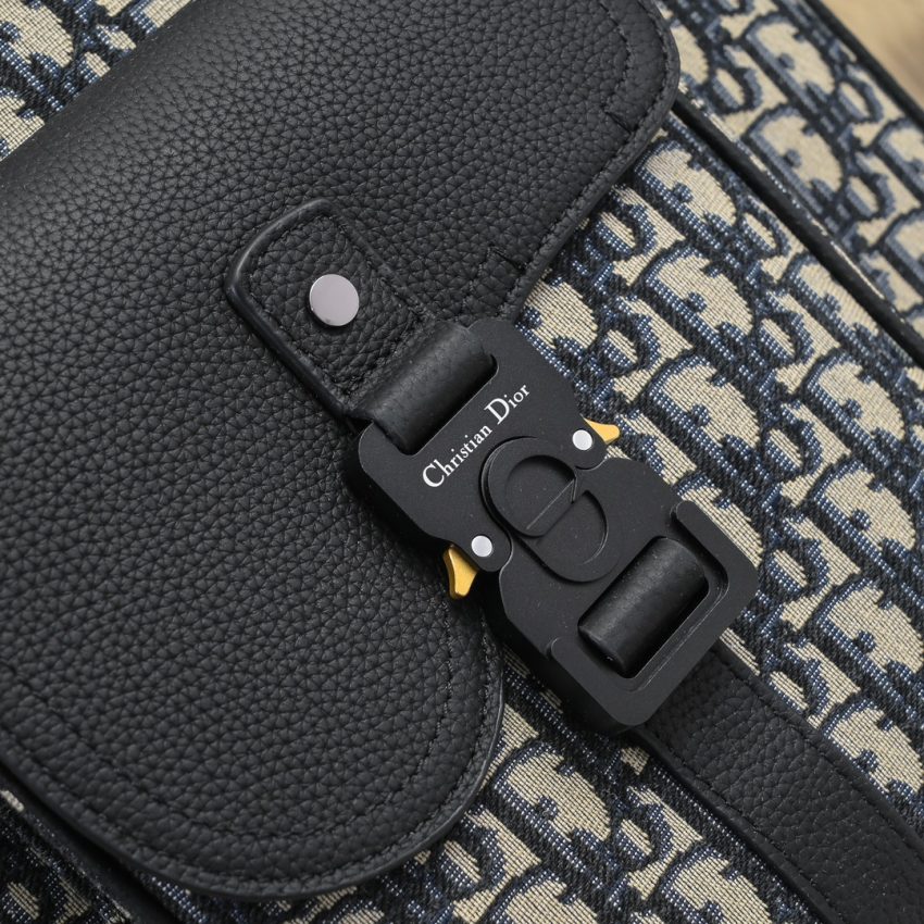 dior-saddle-shopping-tote-oblique-gallery-4