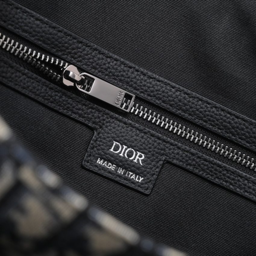 dior-saddle-shopping-tote-oblique-gallery-5